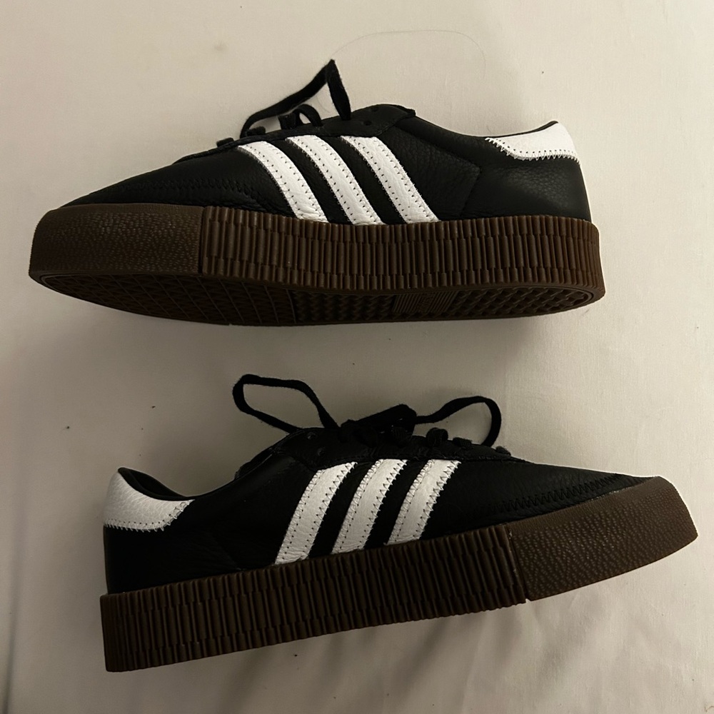 Adidas Originals Samba - black with gum sole women’s 7